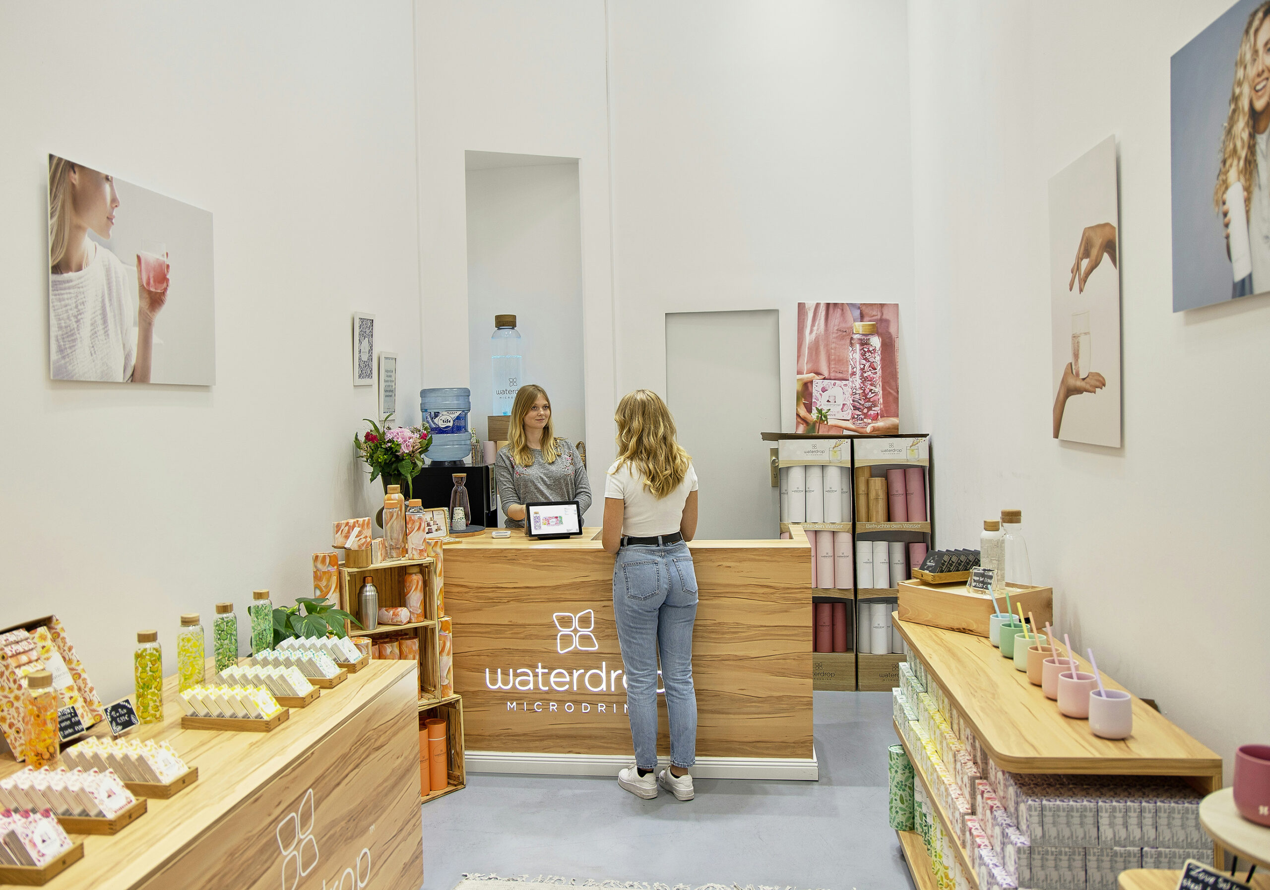 Retail Panel Solutions Think Lightweight Laminate Panels Back Panels Shelves Header Panels Doors Sliding Doors Wall Panels Custom Retail Display Panels Lightweight Wood Panels